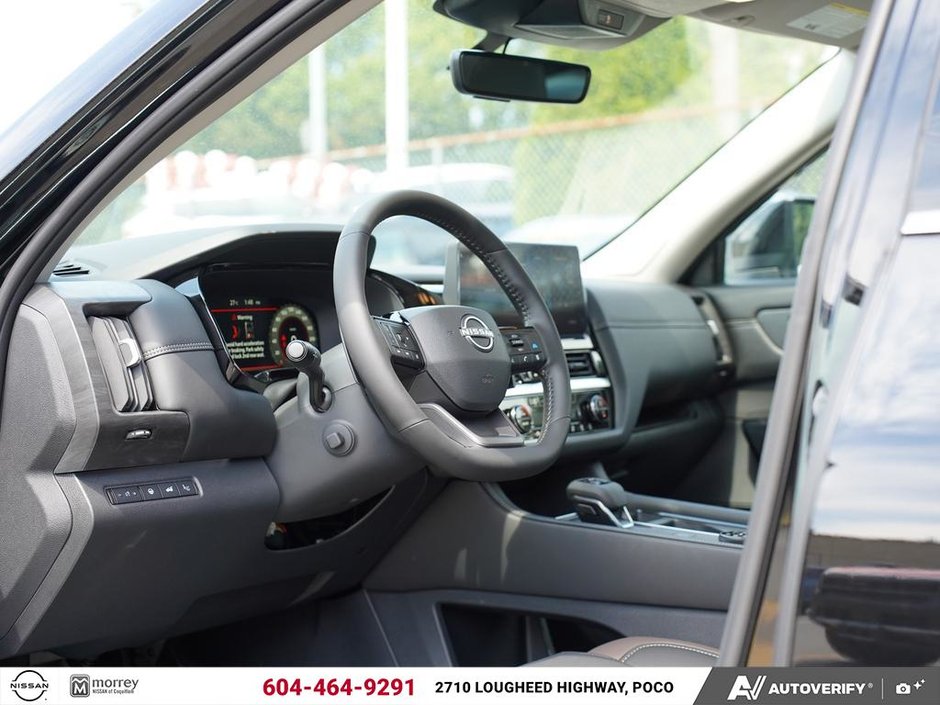2026 Nissan Pathfinder Platinum Captains Chair-12