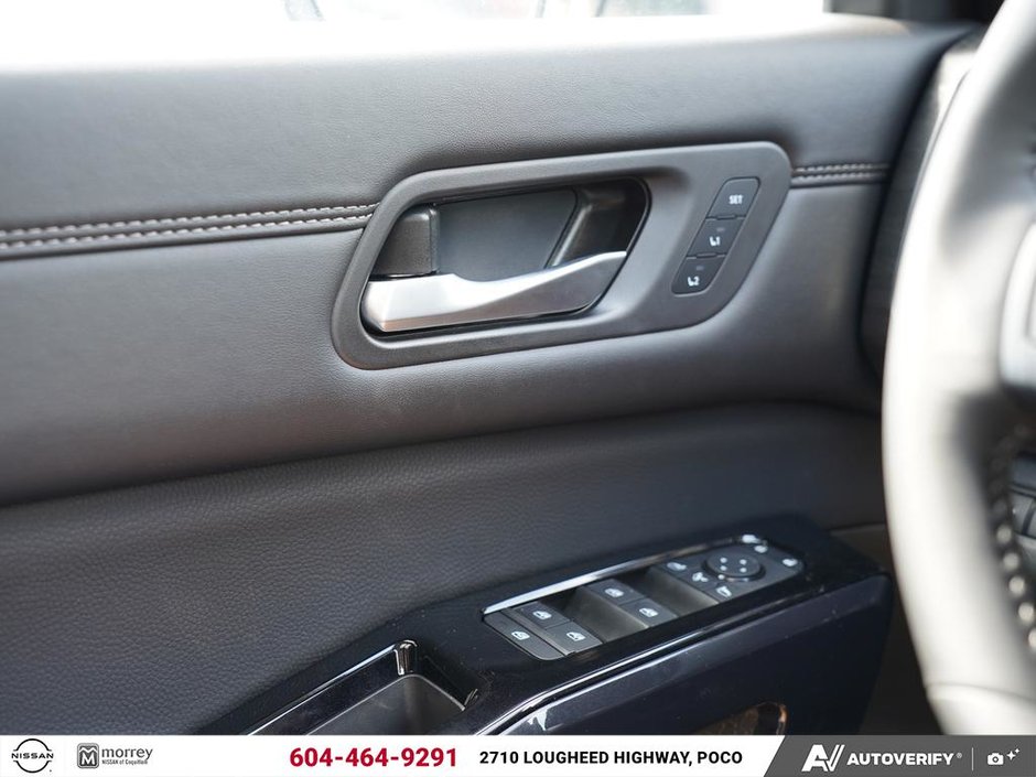 2026 Nissan Pathfinder Platinum Captains Chair-16
