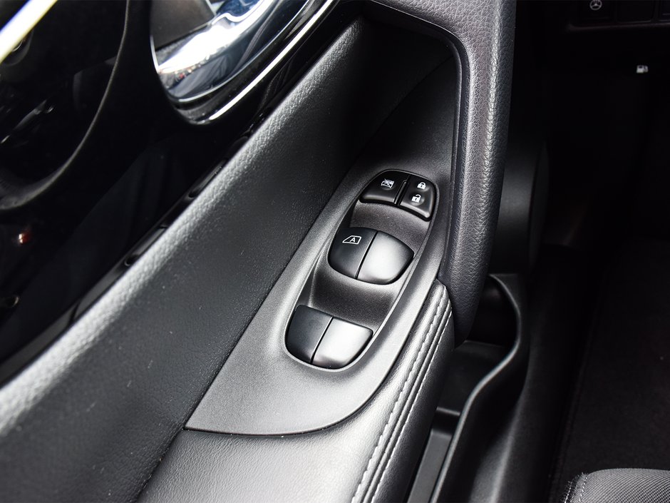 2021 Nissan Qashqai SV NISSAN CERTIFIED PRE OWNED-25