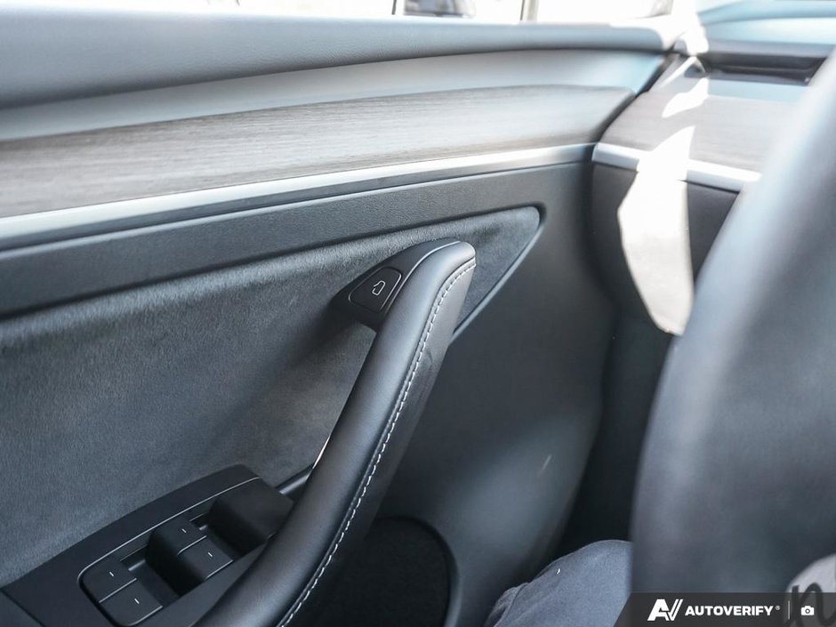 2024 Tesla Model Y Single Motor Standard Range-18