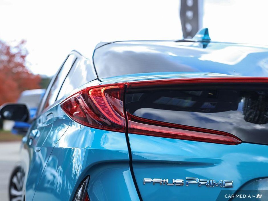 2022 Toyota PRIUS PRIME LE-11