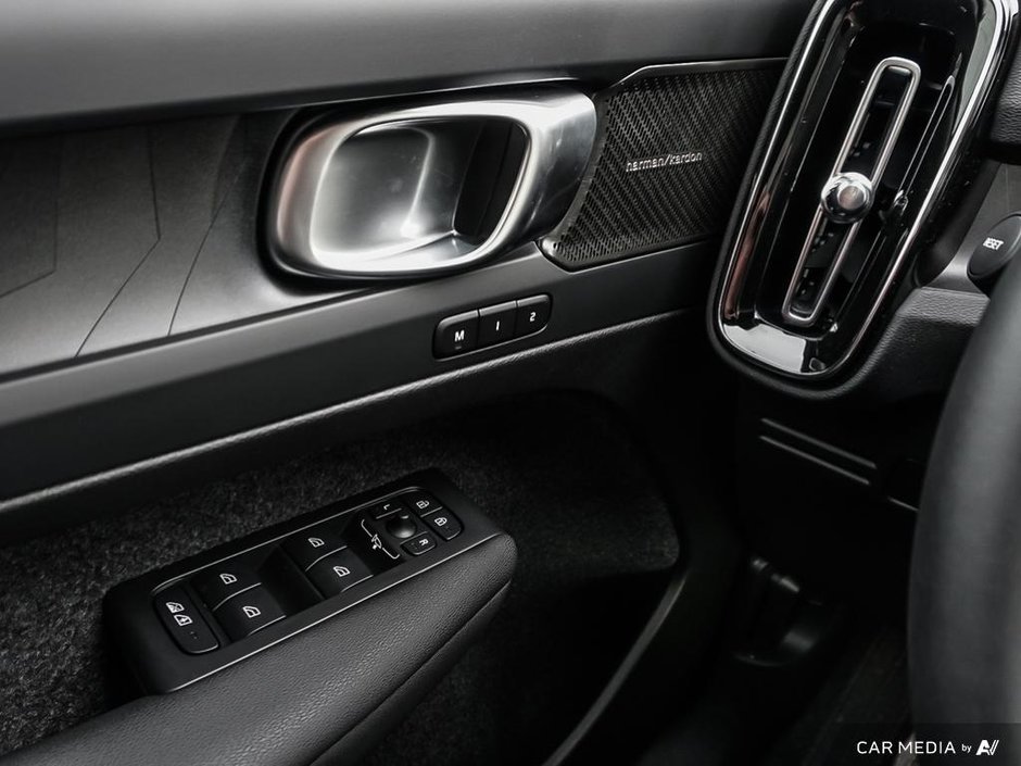 2025 Volvo EC40 TWIN Ultra Black Edition-19