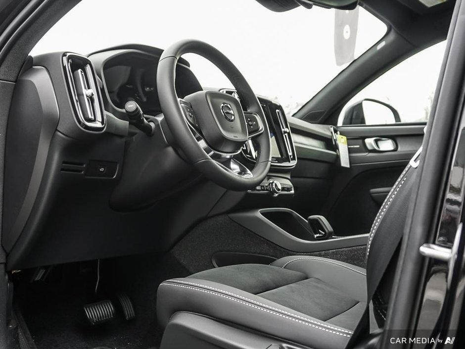 2025 Volvo EC40 TWIN Ultra Black Edition-14