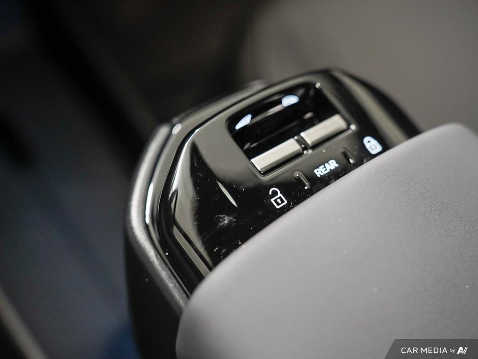 2025 Volvo EX30 Ultra-19
