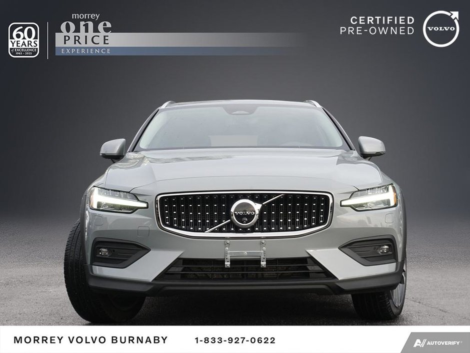 2024 Volvo V60 Cross Country AWD PLUS MODEL + NO ACCIDENTS-2