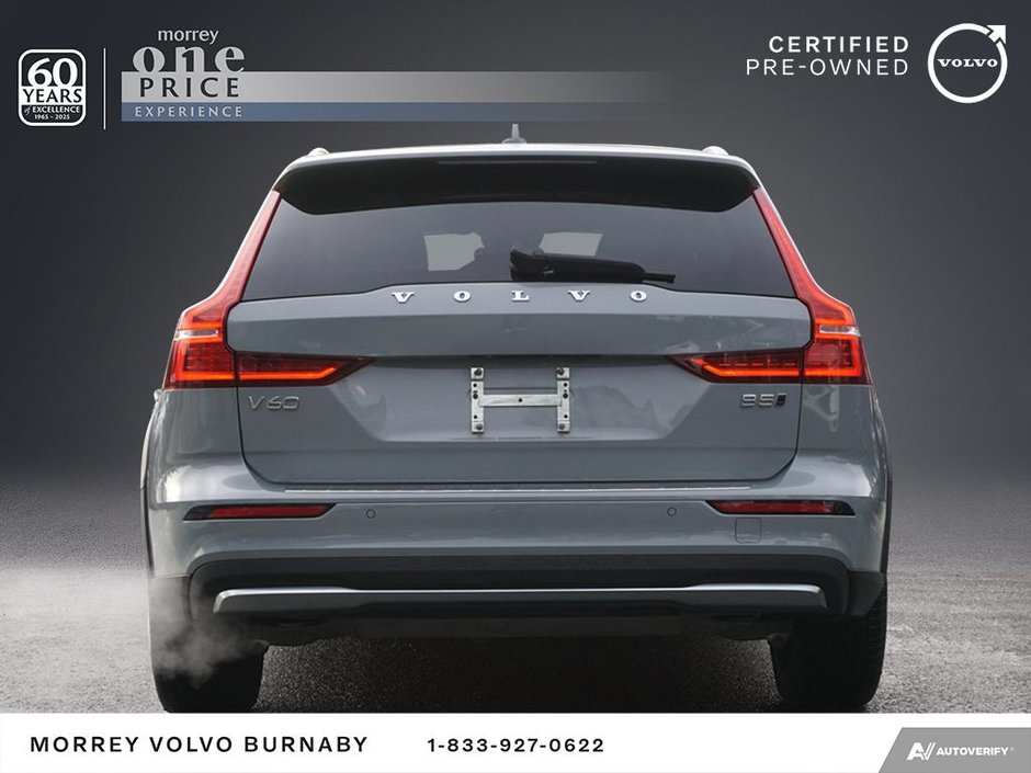 2024 Volvo V60 Cross Country AWD PLUS MODEL + NO ACCIDENTS-5