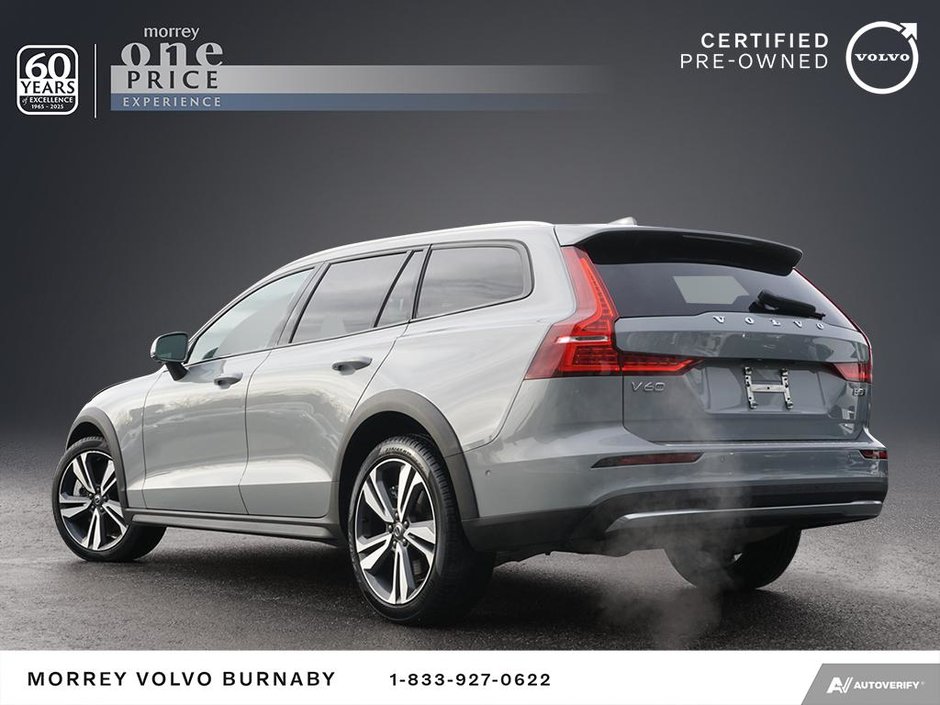 2024 Volvo V60 Cross Country AWD PLUS MODEL + NO ACCIDENTS-4