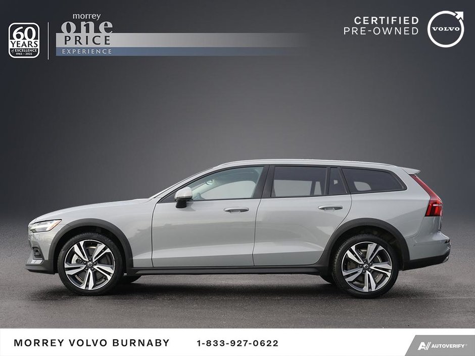 2024 Volvo V60 Cross Country AWD PLUS MODEL + NO ACCIDENTS-3