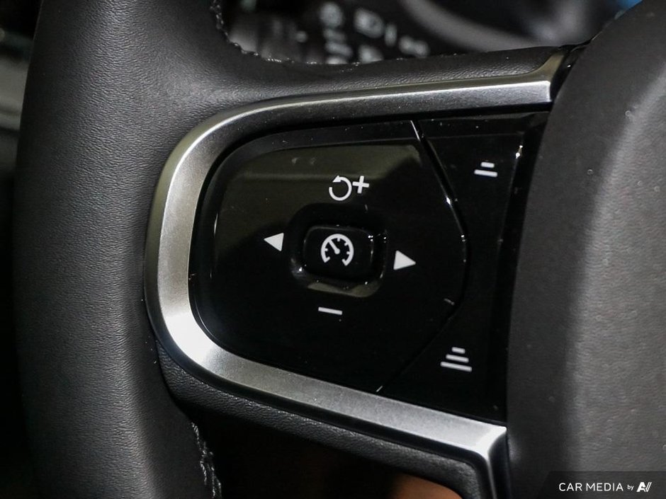 2025 Volvo V60 Cross Country Ultra-18