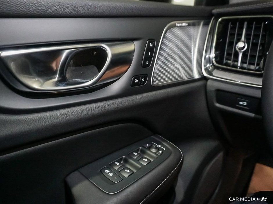 2025 Volvo V60 Cross Country Ultra-19