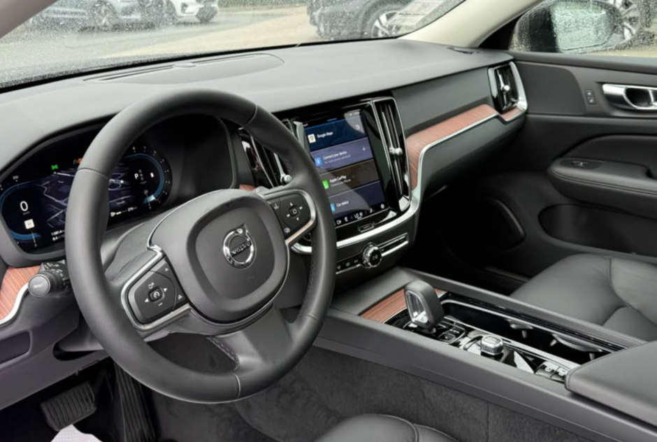 2023 Volvo V60 Core | Climate Package-1