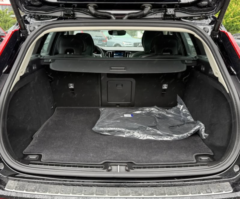 2023 Volvo V60 Core | Climate Package-2