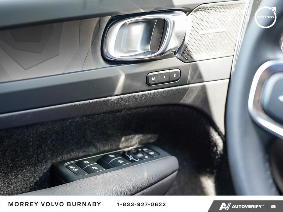 2023 Volvo XC40 Recharge Pure Electric Ultimate | AWD Dual Motor | No Accidents-17