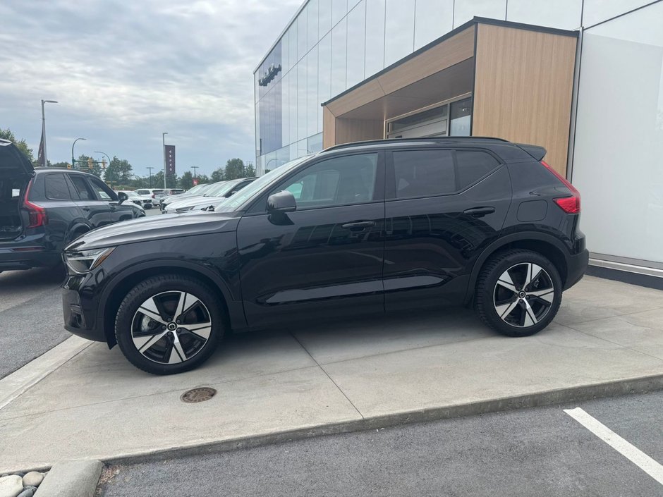 2024 Volvo XC40 Recharge Pure Electric Core-2