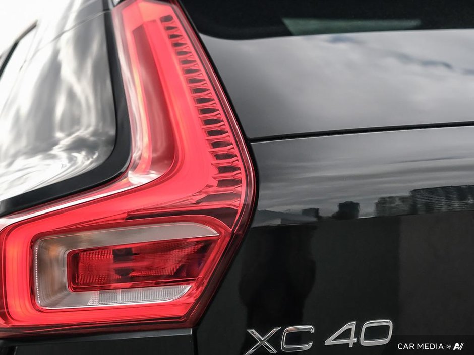 2021 Volvo XC40 MOMENTUM + NO ACCIDENTS-11