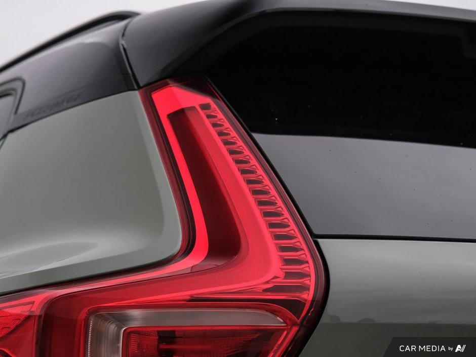 2021 Volvo XC40 RECHARGE-11