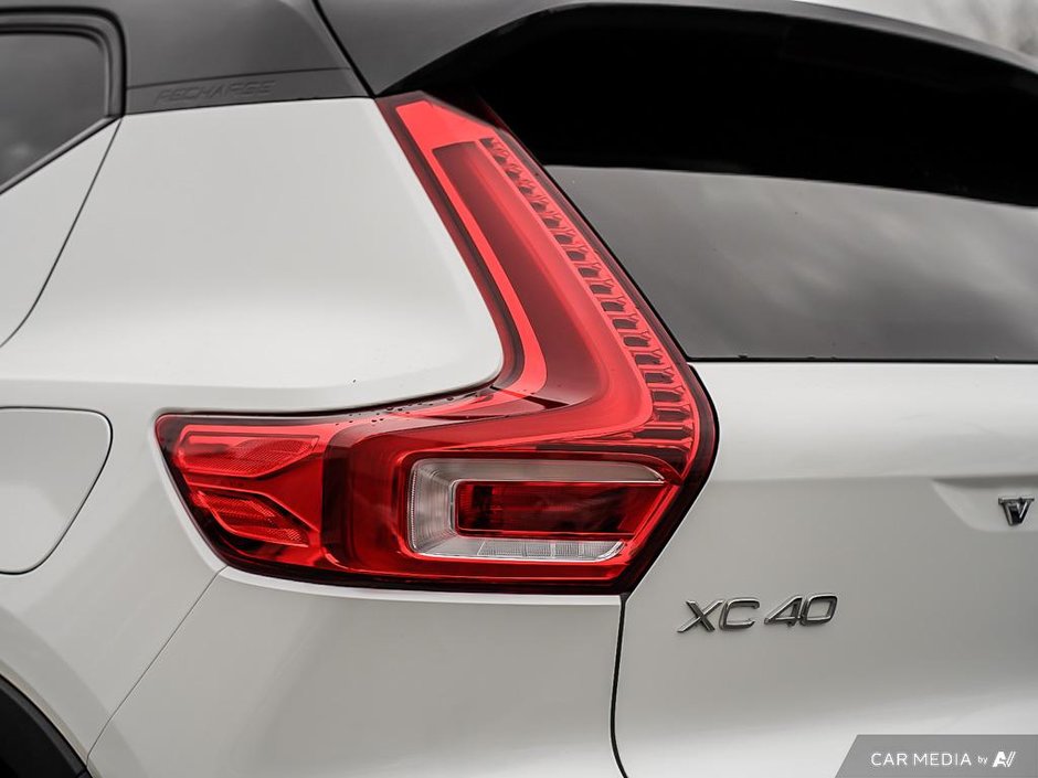 2021 Volvo XC40 RECHARGE MODEL + CLIMATE-11