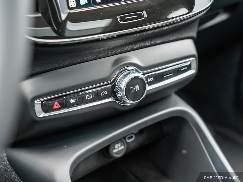 2024 Volvo XC40 Plus Bright Theme-19