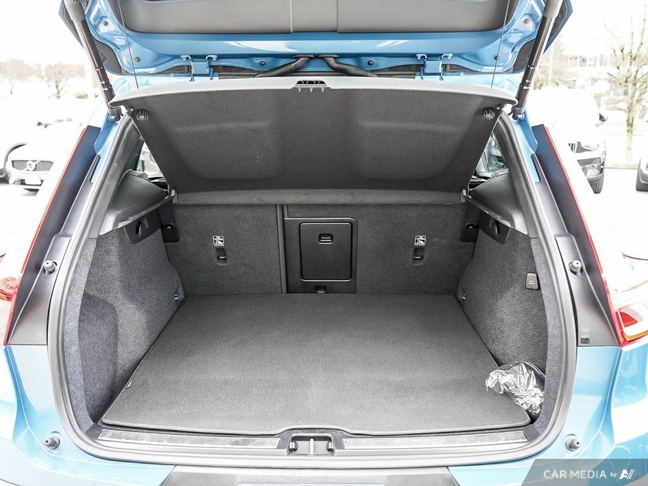 2024 Volvo XC40 Plus Bright Theme-10