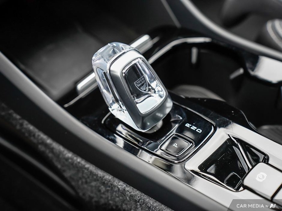 2024 Volvo XC40 Plus Bright Theme-18