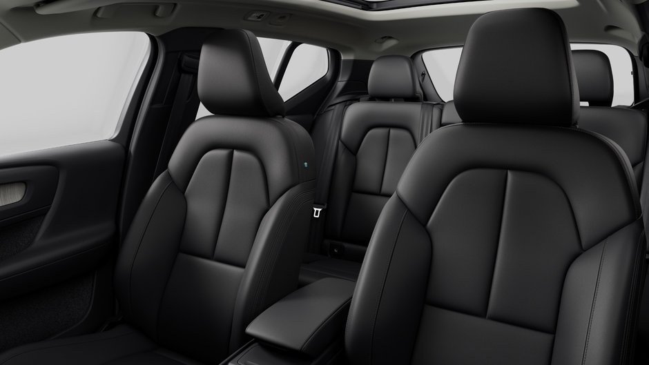 2025 Volvo XC40 Plus Dark-9