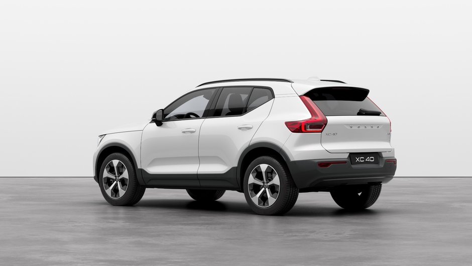 2025 Volvo XC40 Plus Dark-1