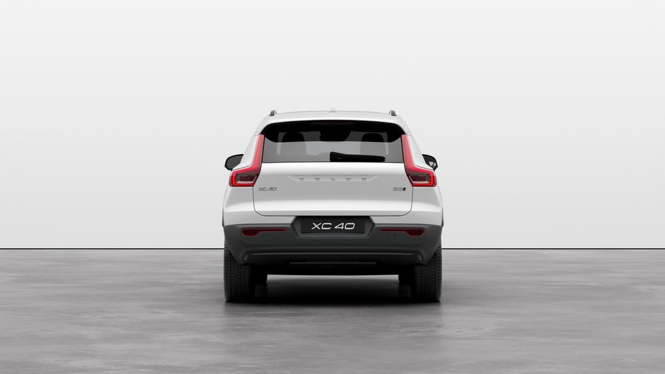 2025 Volvo XC40 Ultra Dark-3