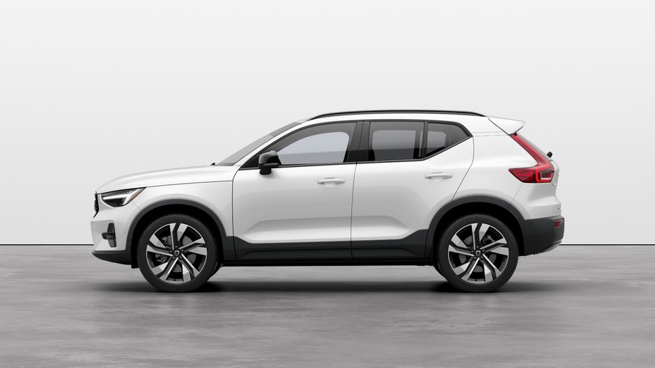2025 Volvo XC40 Ultra Dark-5