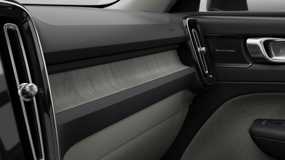 2025 Volvo XC40 Ultra Dark-6