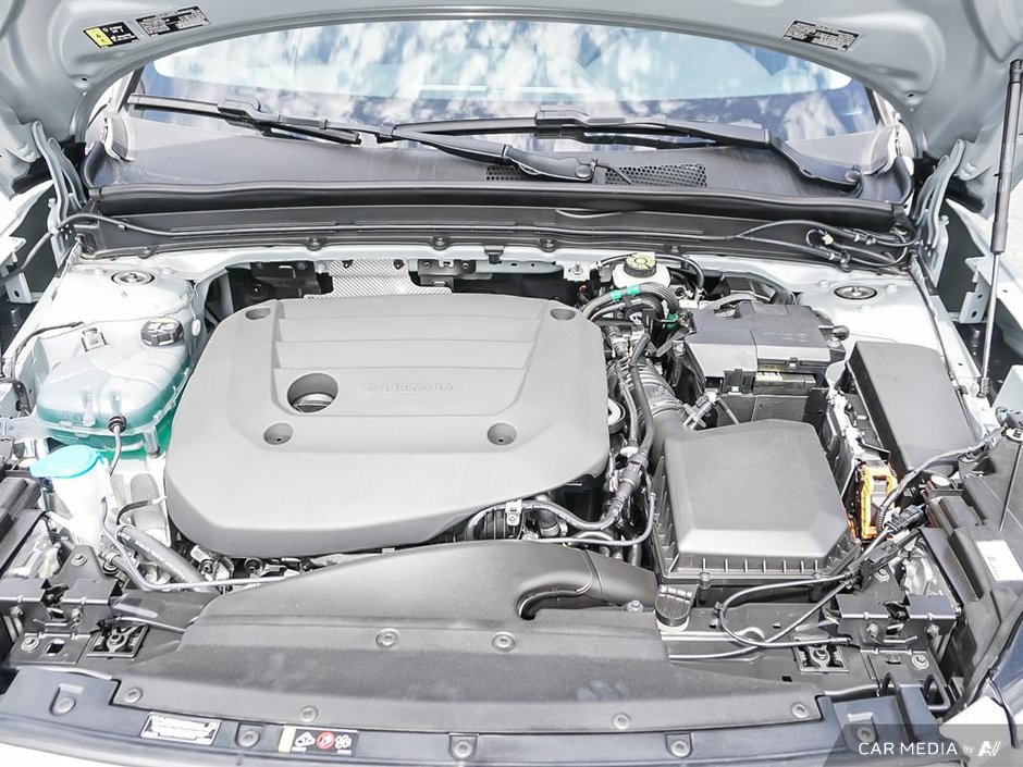 2025 Volvo XC40 Core Bright-7