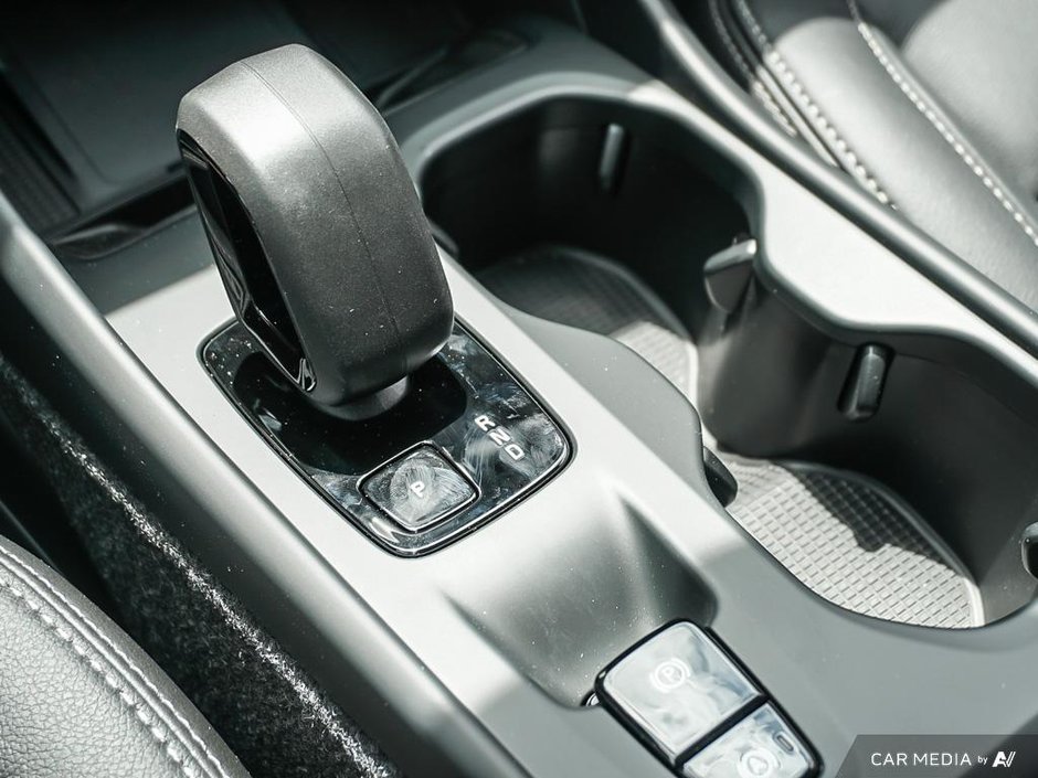 2025 Volvo XC40 Core Bright-20