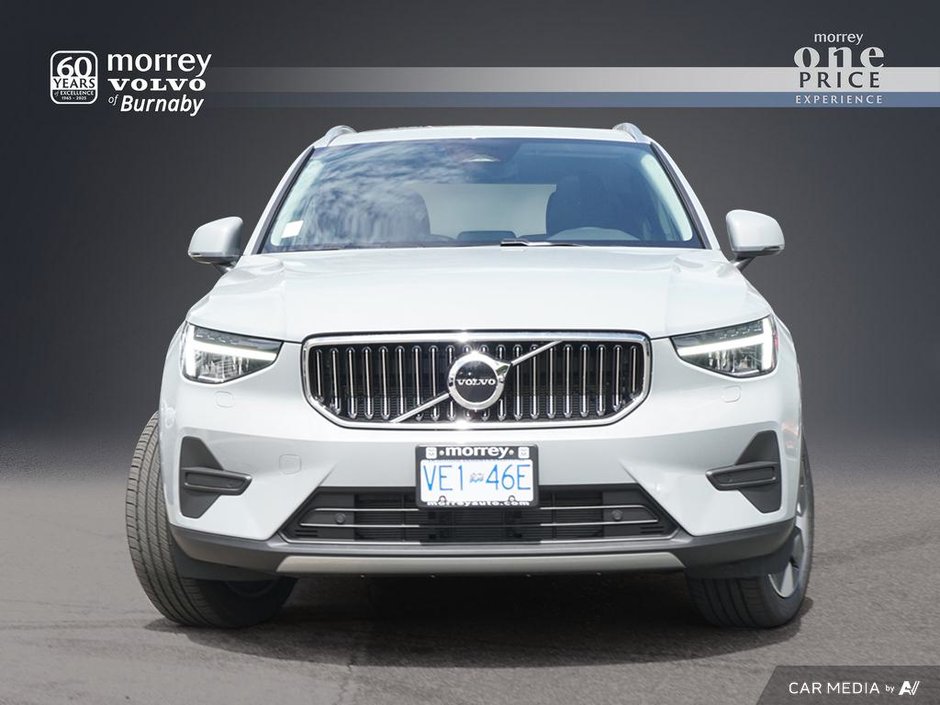 2025 Volvo XC40 Core Bright-1