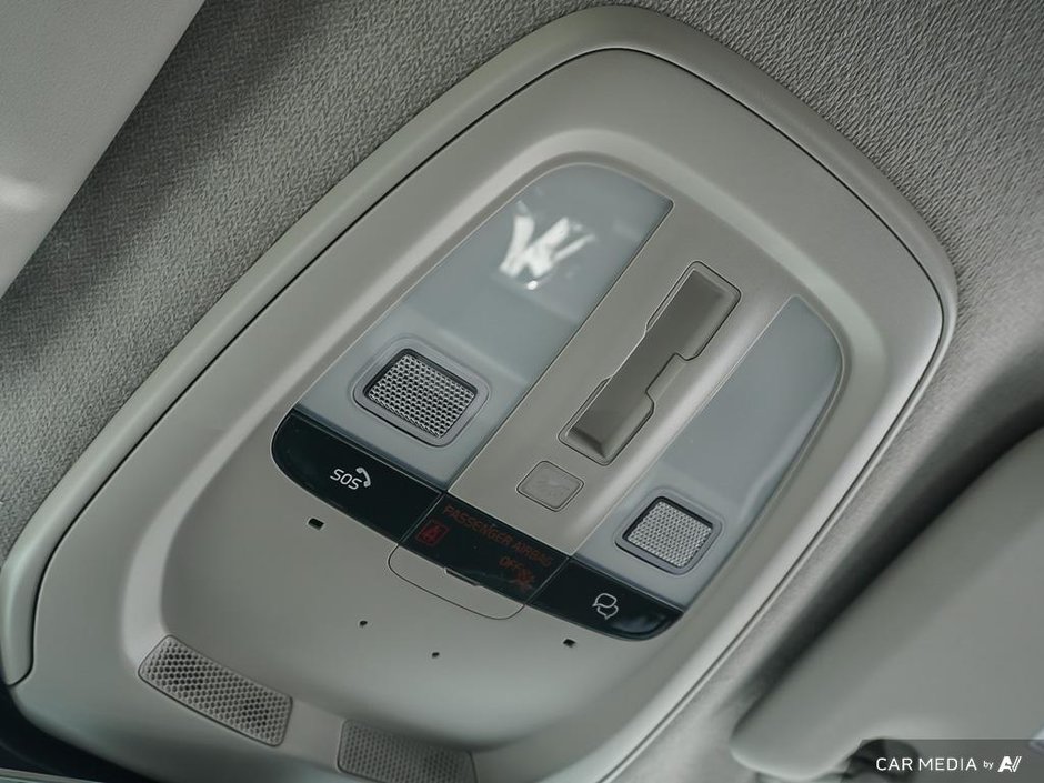 2025 Volvo XC40 Core Bright-23
