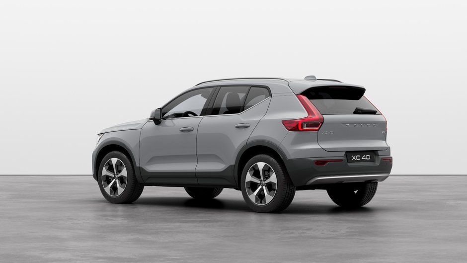 2025 Volvo XC40 Core Bright-1