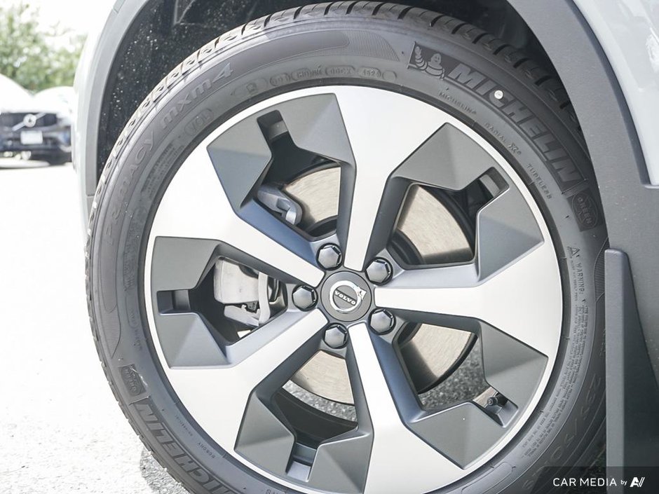 2025 Volvo XC40 Core Bright-5