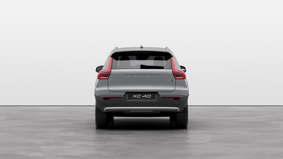 2025 Volvo XC40 Core Bright-3
