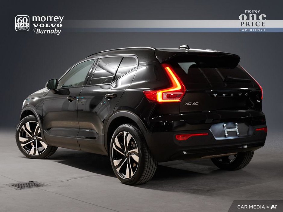 2025 Volvo XC40 Plus Dark-3