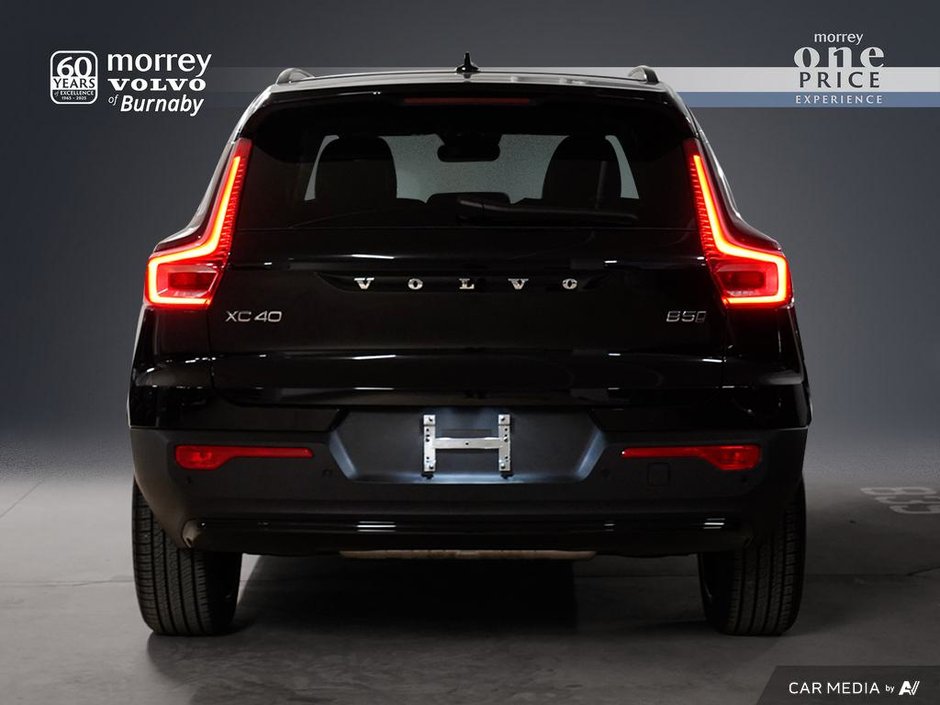 2025 Volvo XC40 Plus Dark-4