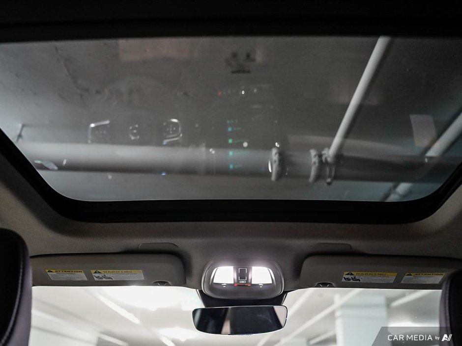 2025 Volvo XC40 Plus Dark-25