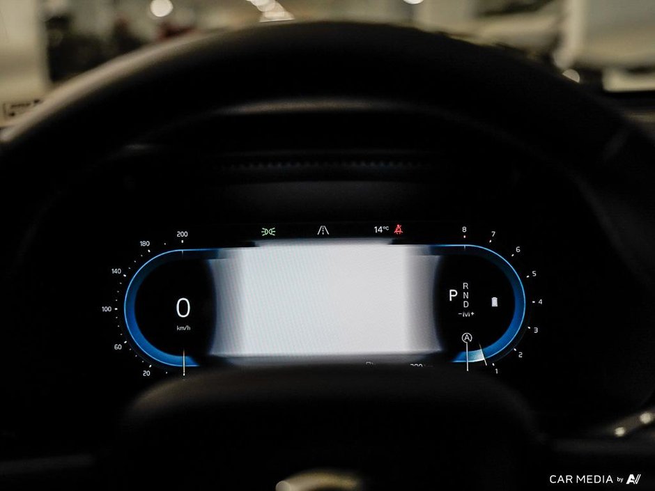 2025 Volvo XC40 Plus Dark-14