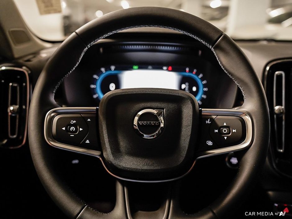 2025 Volvo XC40 Plus Dark-13