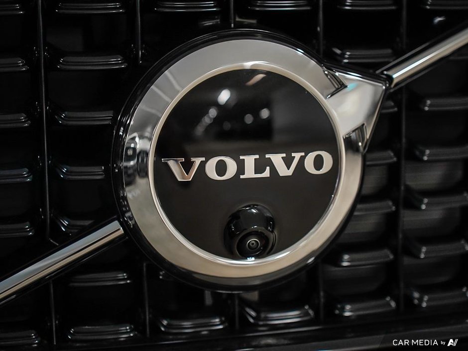 2025 Volvo XC40 Plus Dark-8