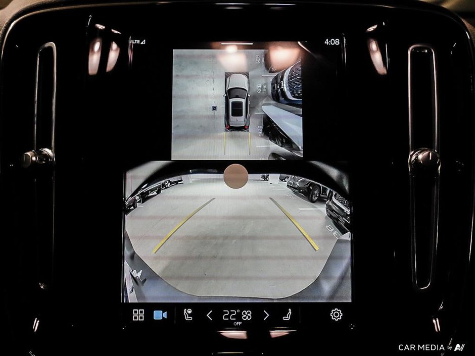 2025 Volvo XC40 Plus Dark-26