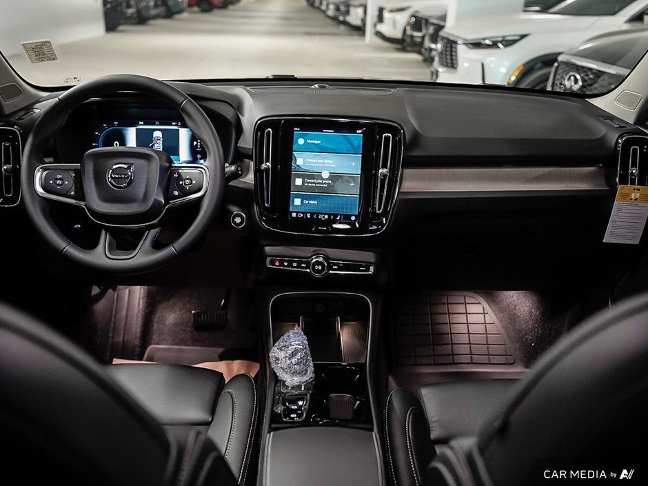 2025 Volvo XC40 Plus Dark-24