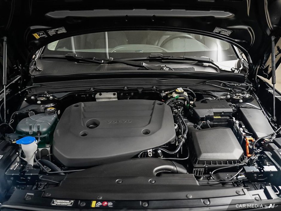 2025 Volvo XC40 Plus Dark-7