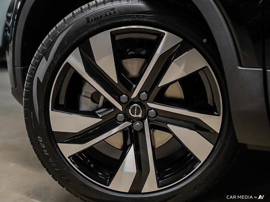 2025 Volvo XC40 Plus Dark-5