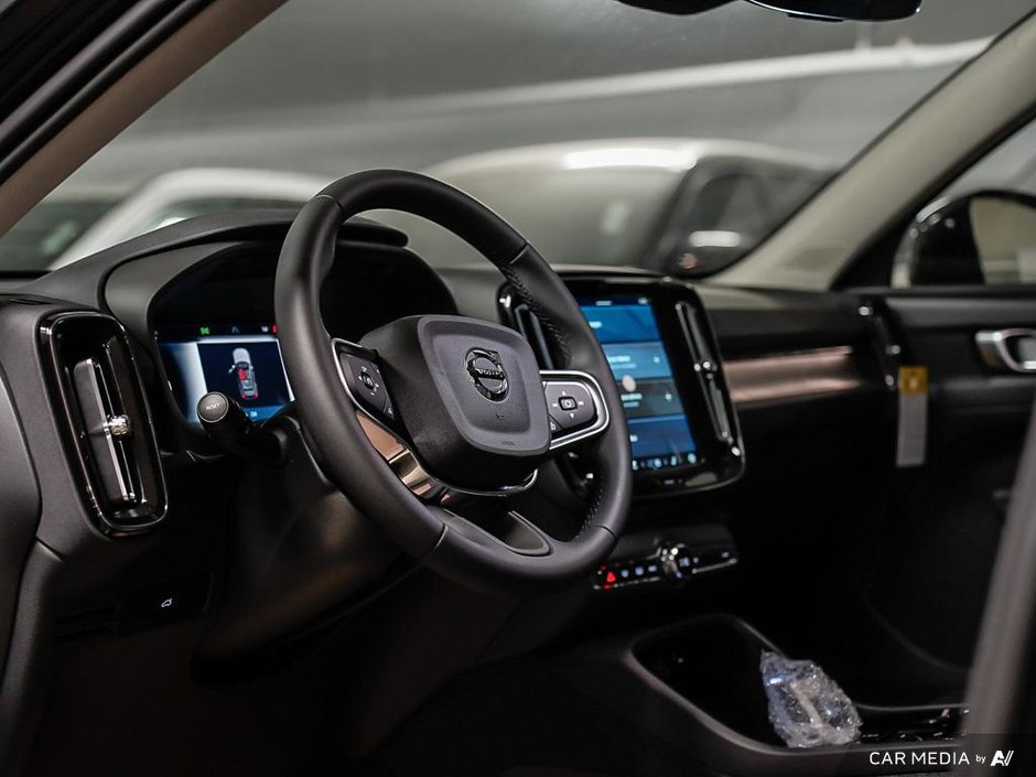 2025 Volvo XC40 Plus Dark-12