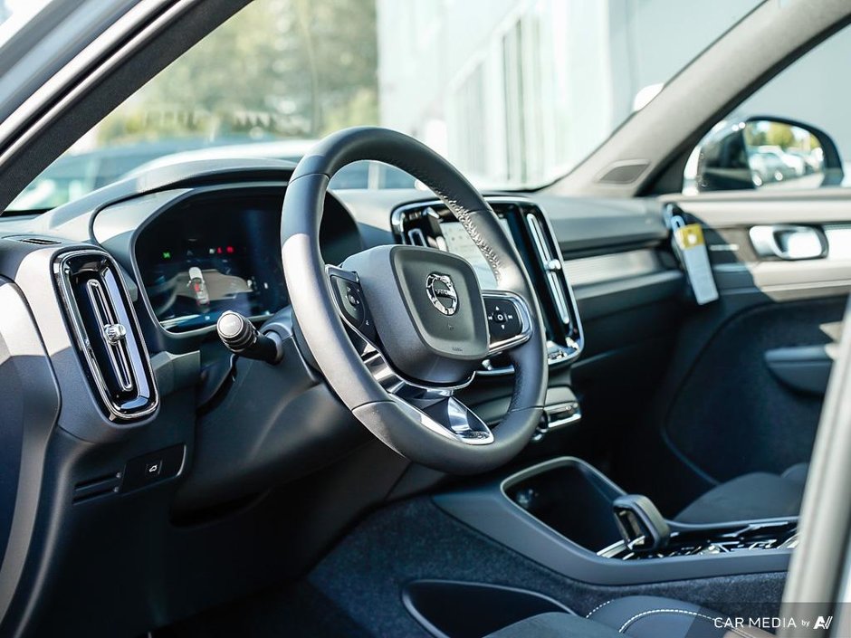 2025 Volvo XC40 Ultra Dark-12