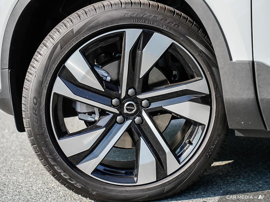 2025 Volvo XC40 Ultra Dark-5