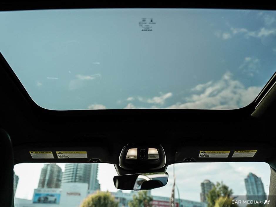 2025 Volvo XC40 Ultra Dark-25